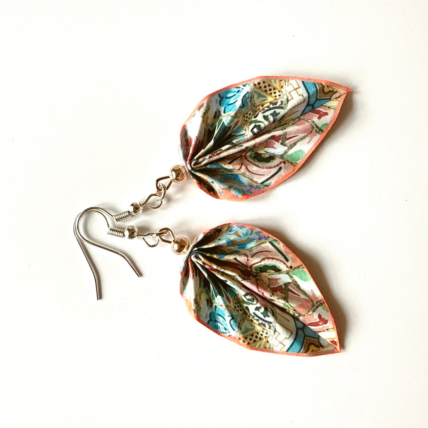 Boucles d'oreilles Feuille d'Origami : Bijoux en papier faits main