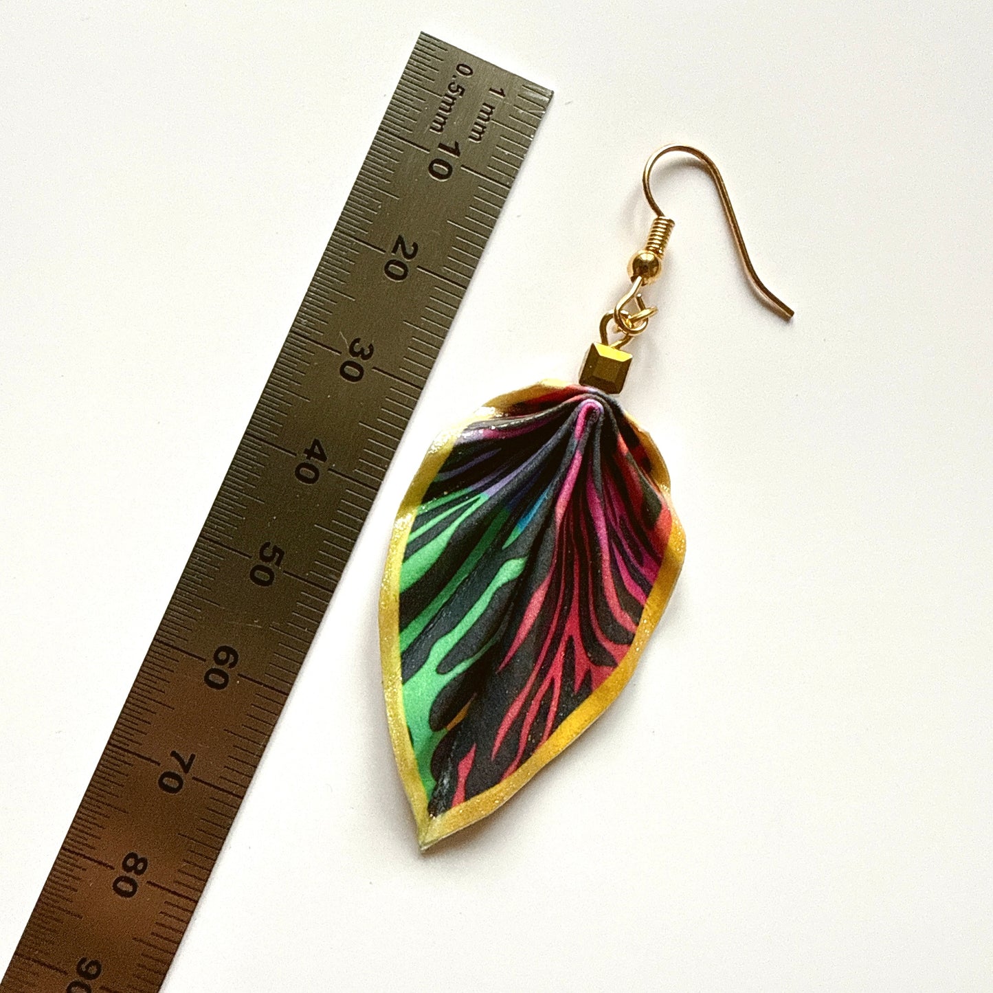 Origami-Ohrringe in Form von Herbstlaub: Handgefertigter Papierschmuck