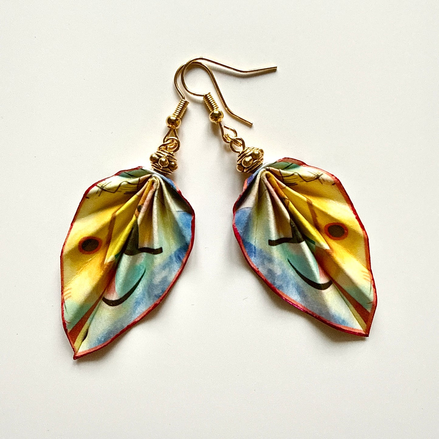 Origami-Ohrringe in Form von Herbstlaub: Handgefertigter Papierschmuck