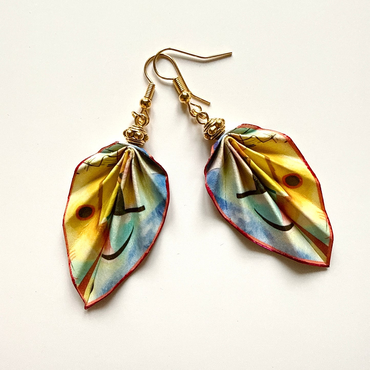 Origami-Ohrringe in Form von Herbstlaub: Handgefertigter Papierschmuck